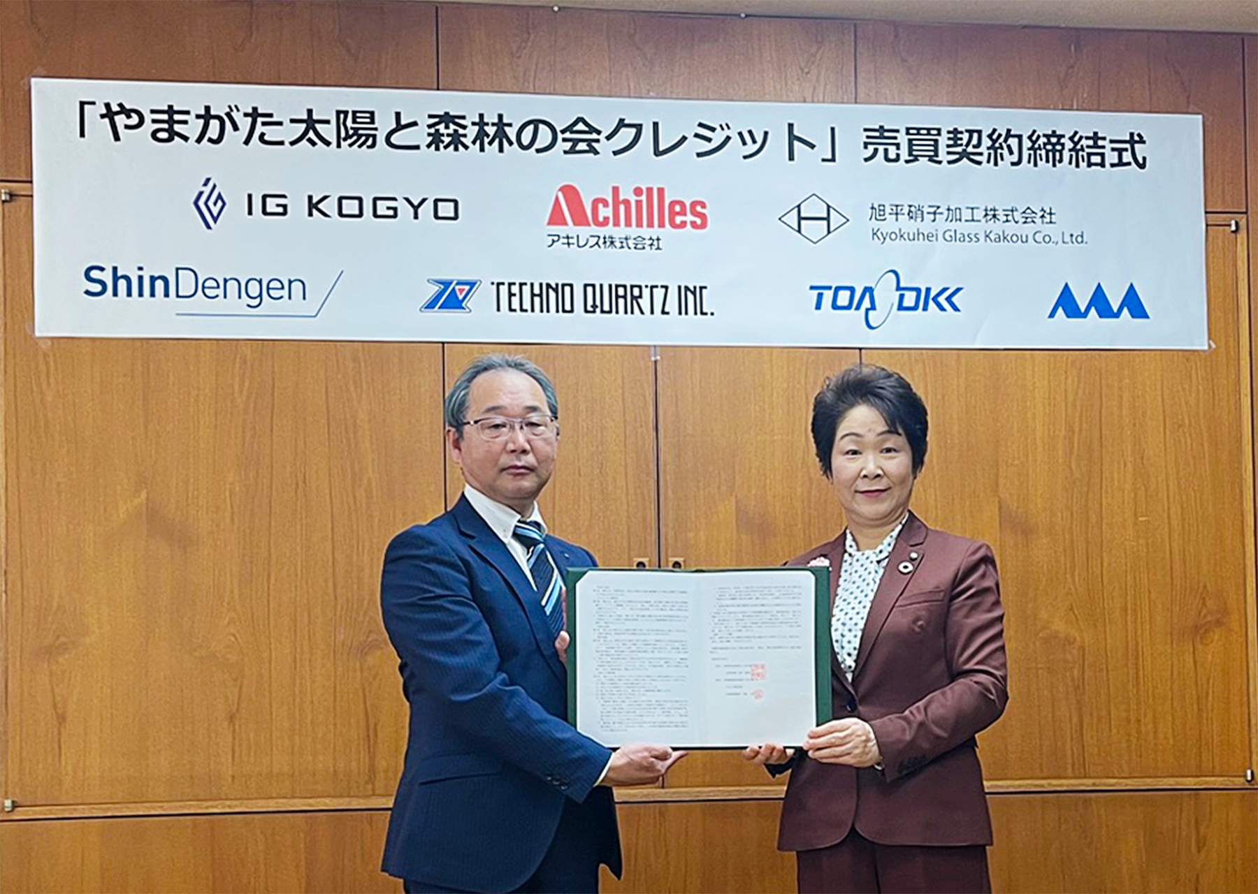 左:川島取締役 右:吉村知事